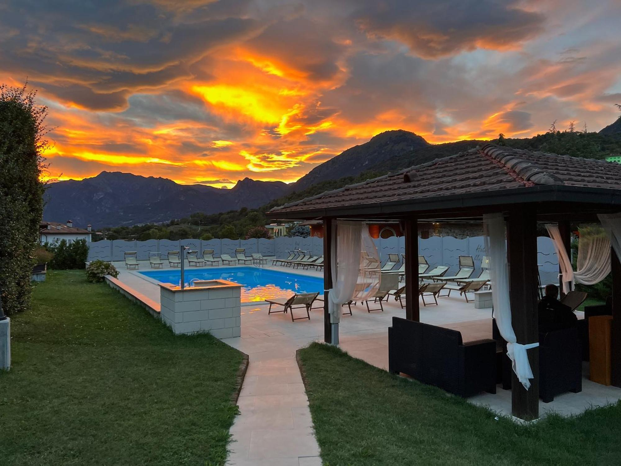 Hotel Merloni Grandola ed Uniti Екстериор снимка