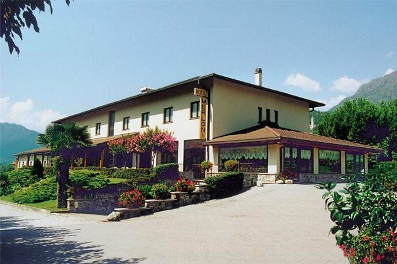 Hotel Merloni Grandola ed Uniti Екстериор снимка